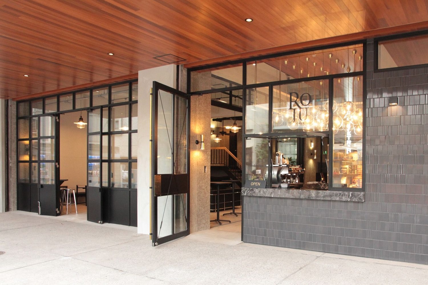 重厚感のあるエントランス