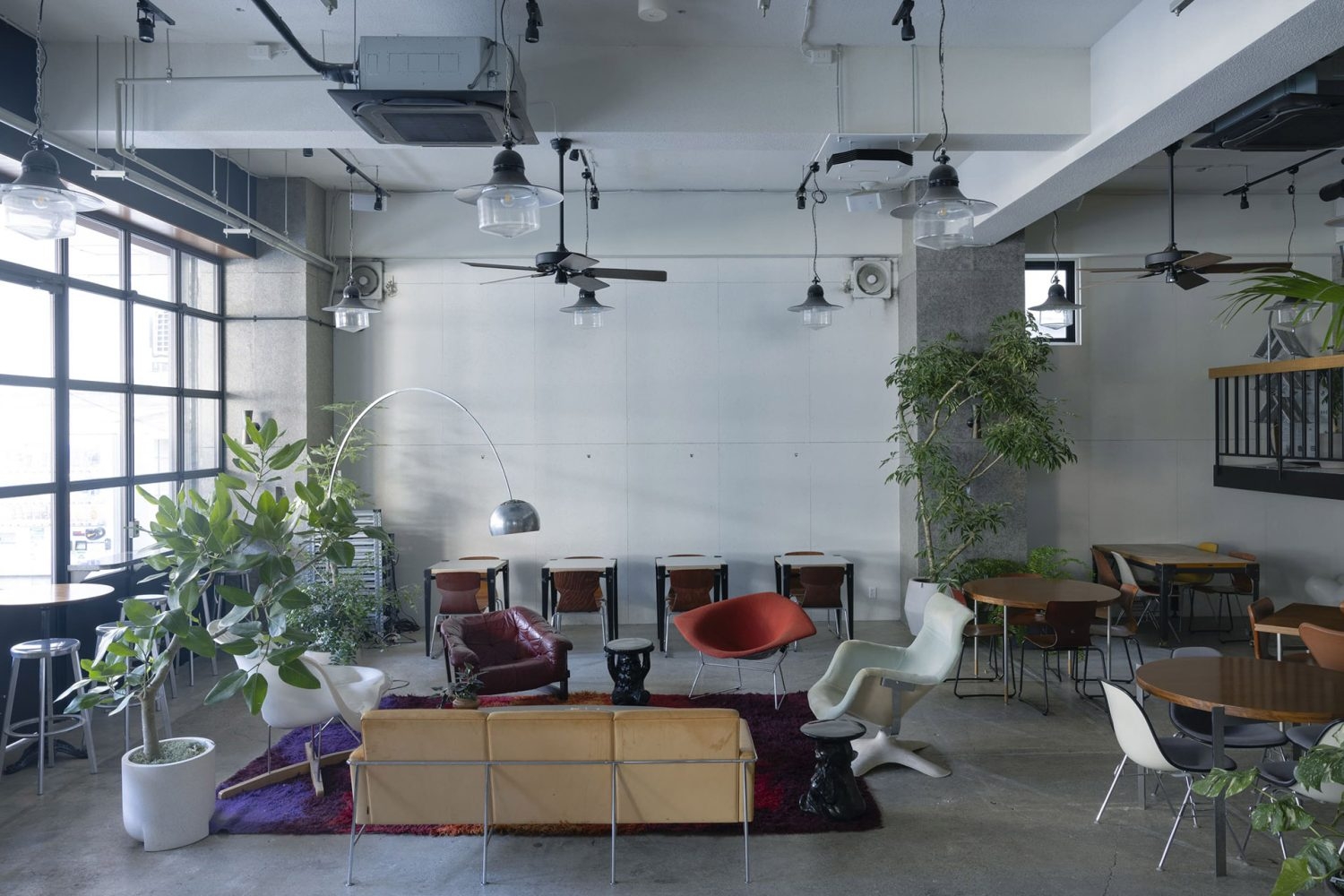 天井高4.2m 開放感ある店舗