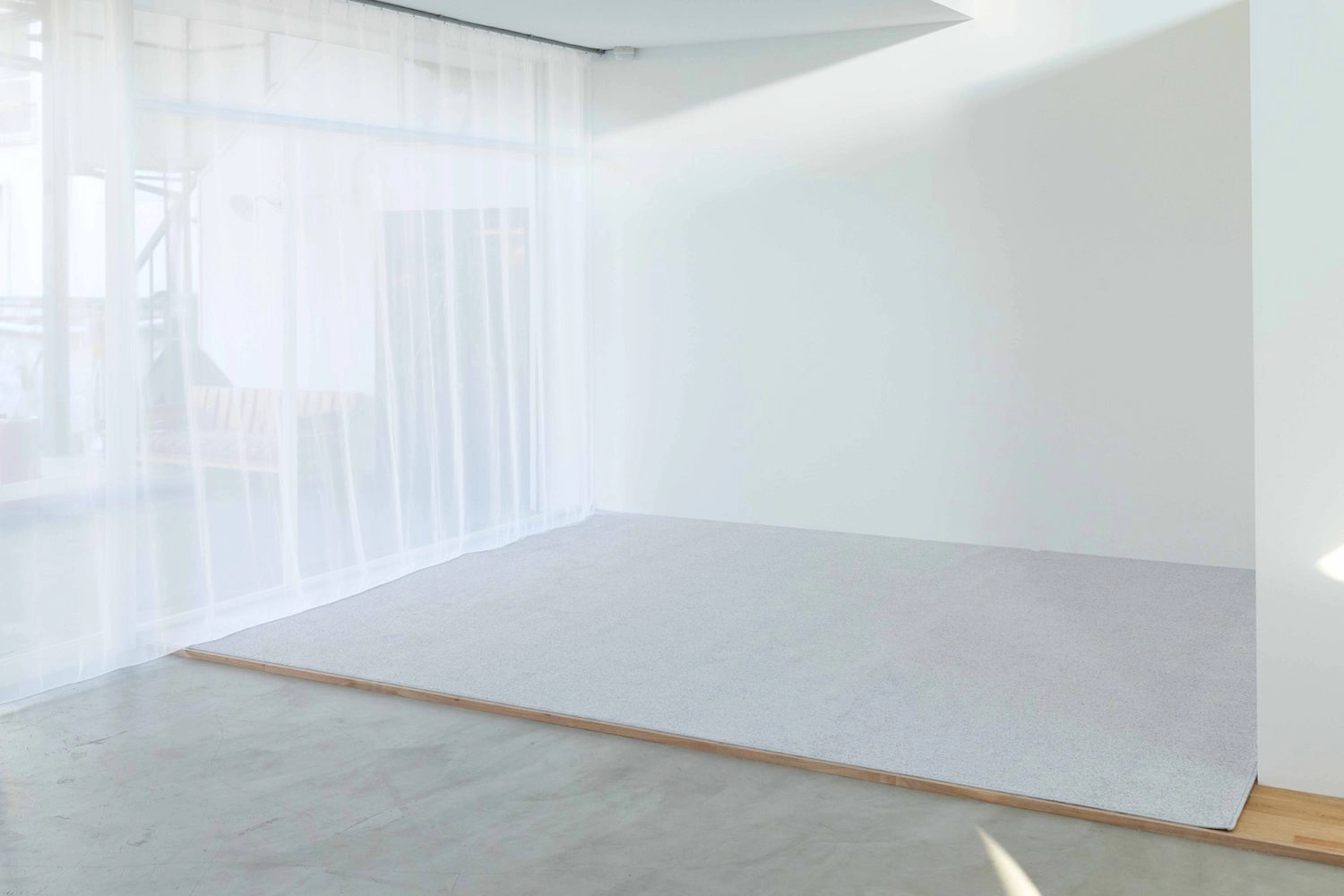 木床スペース / グレーカーペットを使用した状態