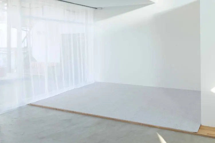 木床スペース / グレーカーペットを使用した状態