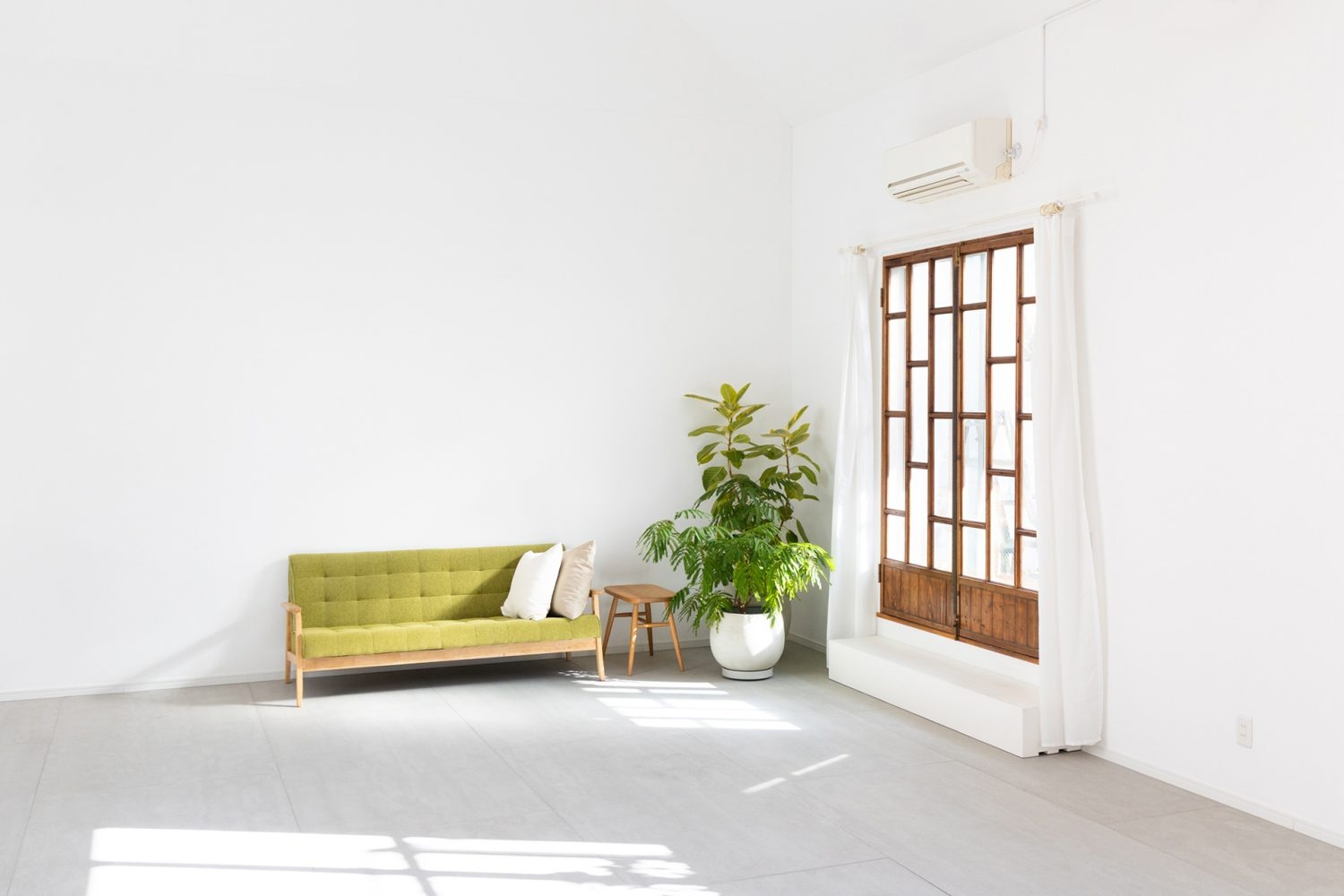 窓から差し込む光