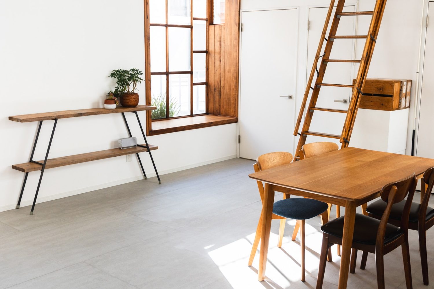 窓辺で物撮りも