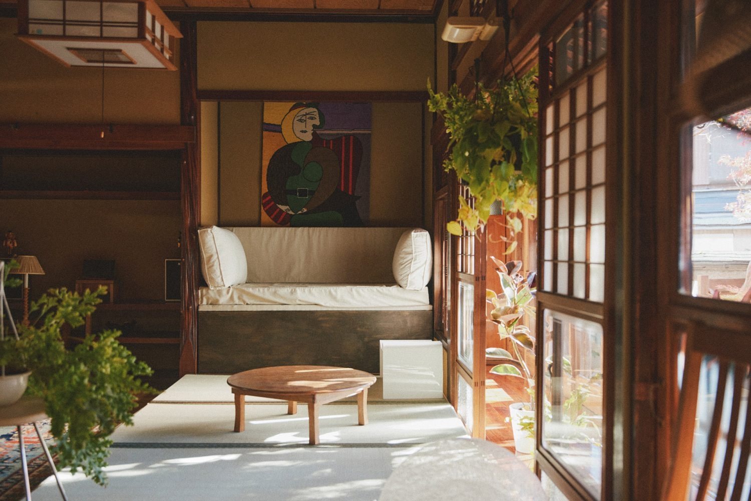 床間にソファ(移動可能)