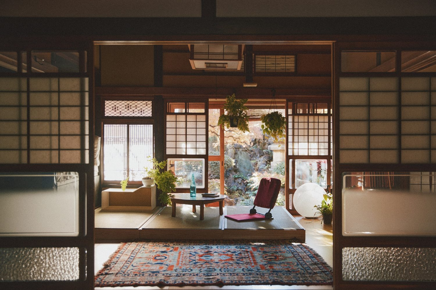 部屋またぎの庭の抜け