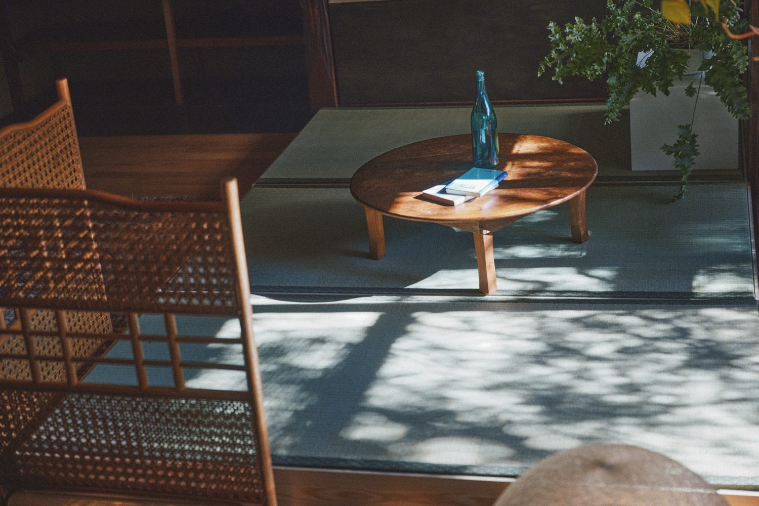 畳にちゃぶ台 心地よい自然光スタジオ