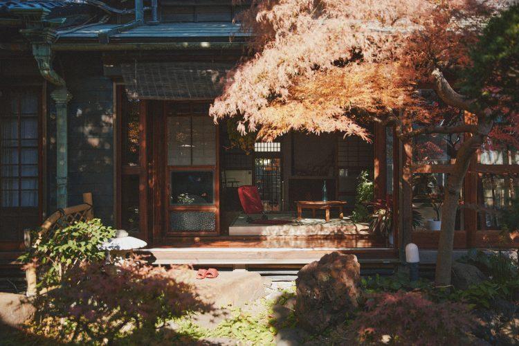 情緒のある庭と縁側は対談撮影にも