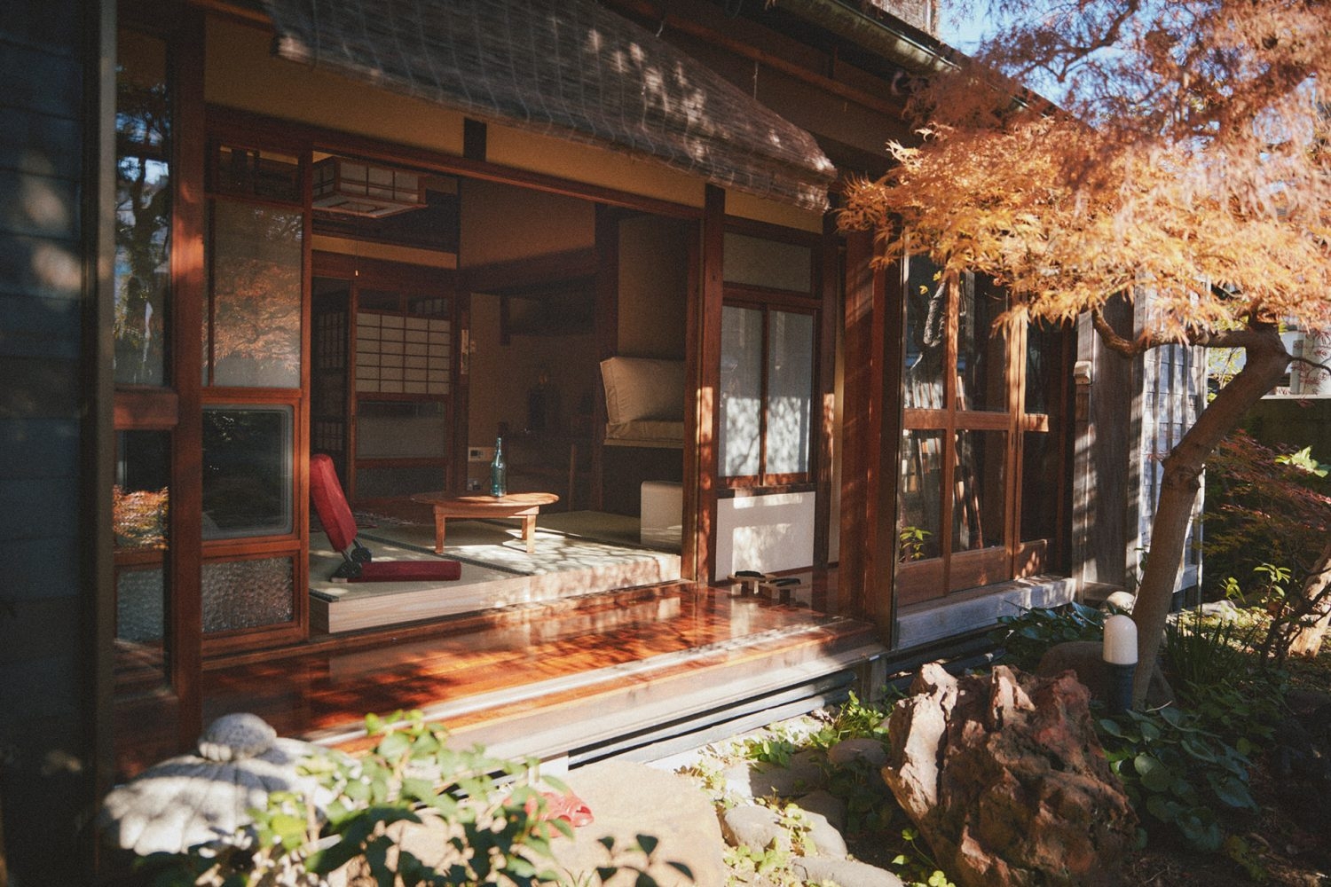 庭から縁側 家族団欒の画が浮かぶ