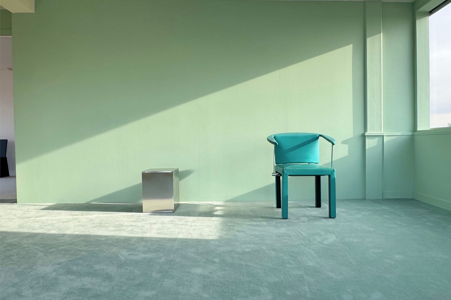 6F ミントグリーンの壁✕カーペット