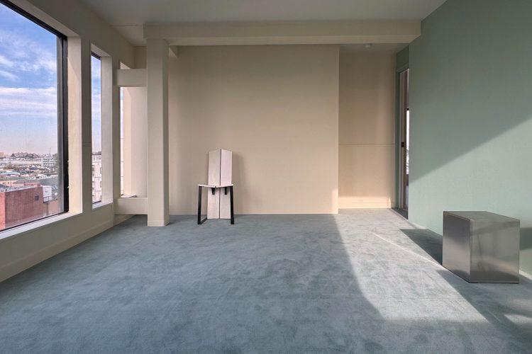 6F ベージュ壁✕ミントグリーンのカーペット