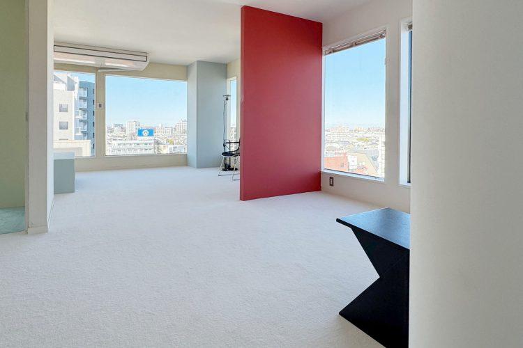 6F 色のコントラストが美しい空間