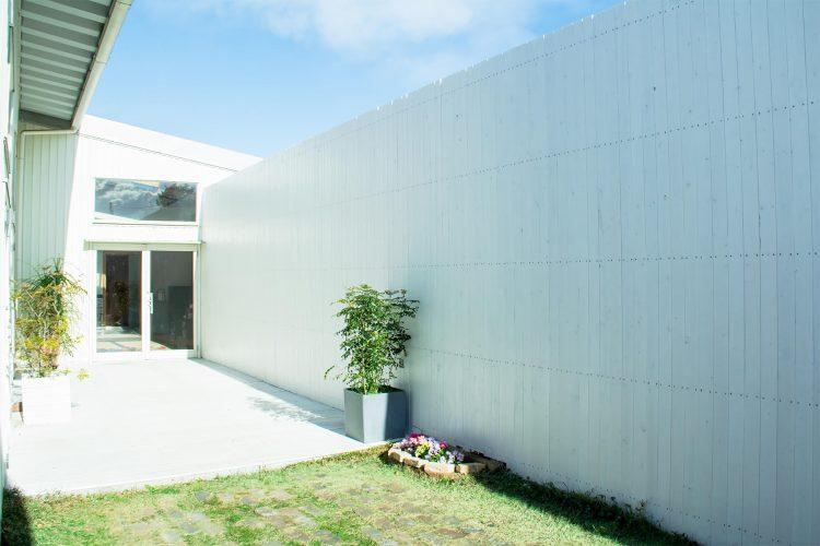 ウッドデッキと庭