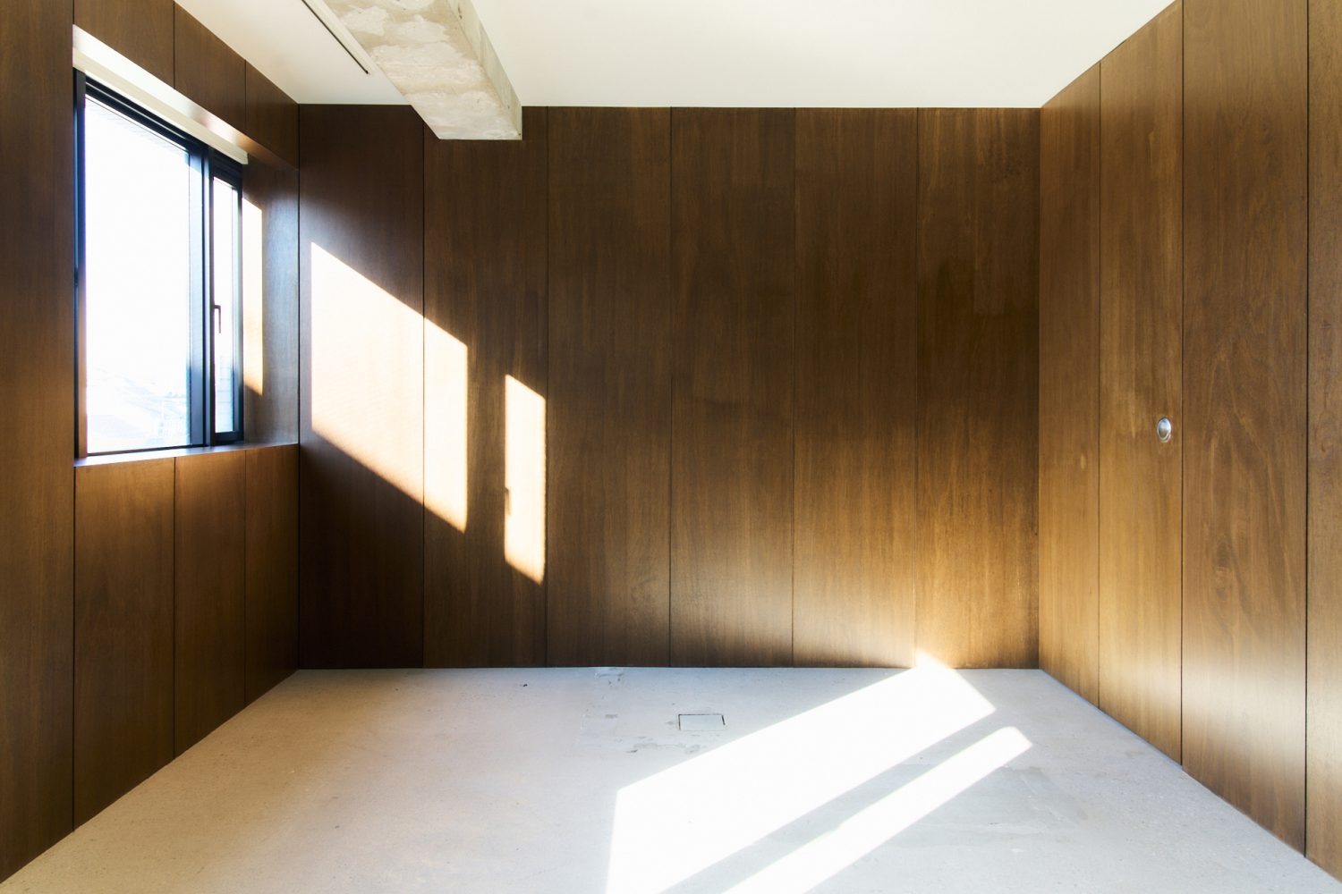 木壁を新設しました