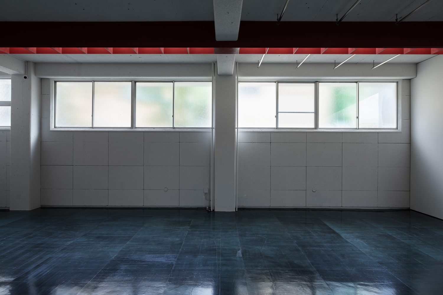 被写体を引き立てる凛とした撮影空間