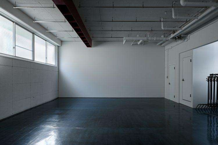 天井バトンを活かして自由自在に撮影が可能