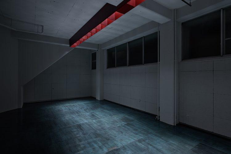 日没後や遮光時に照明をつけると際立つ色のコントラスト