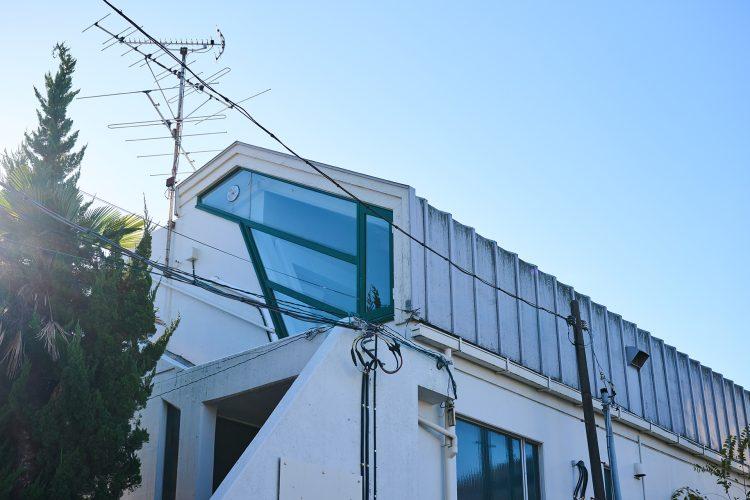 静かな住宅地に佇むスタジオ