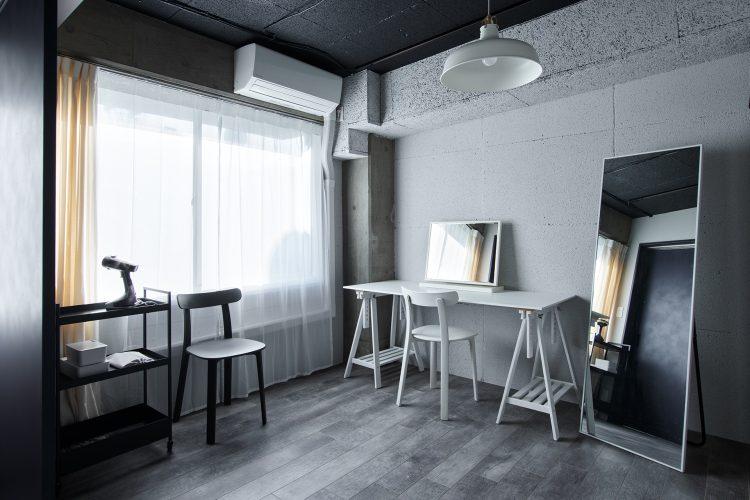 オプション:2F 自然光が入るメイクルーム