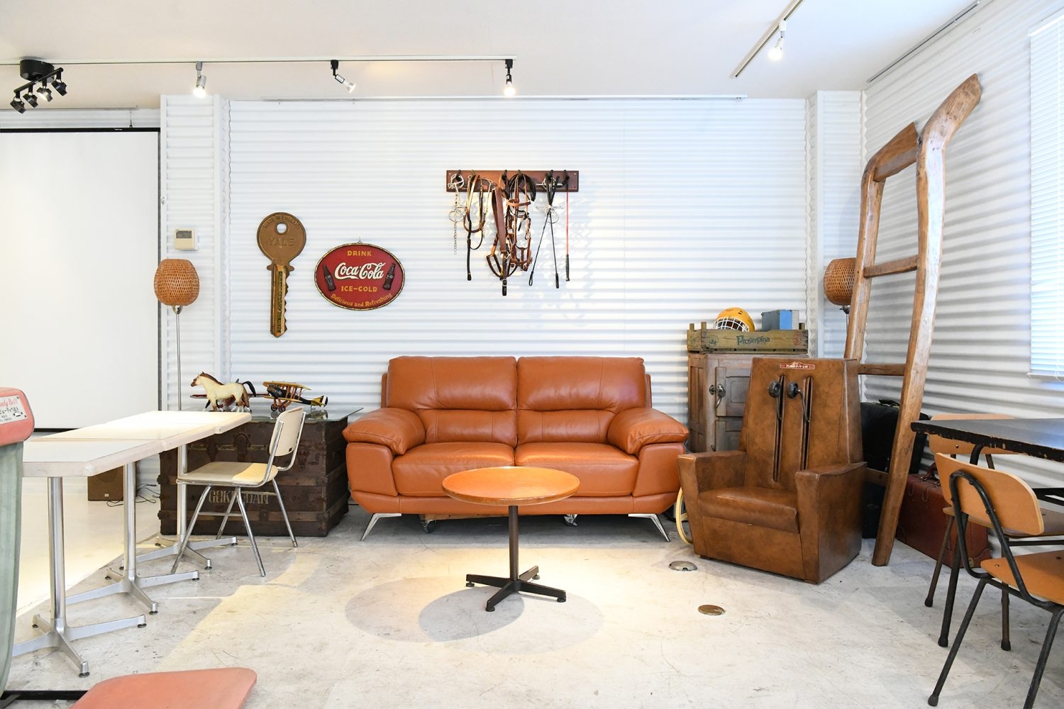 2F リビングや趣味部屋に見立ててライフシーンの撮影も