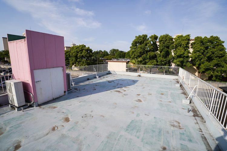 事前要相談:開放的な屋上で空抜け撮影も