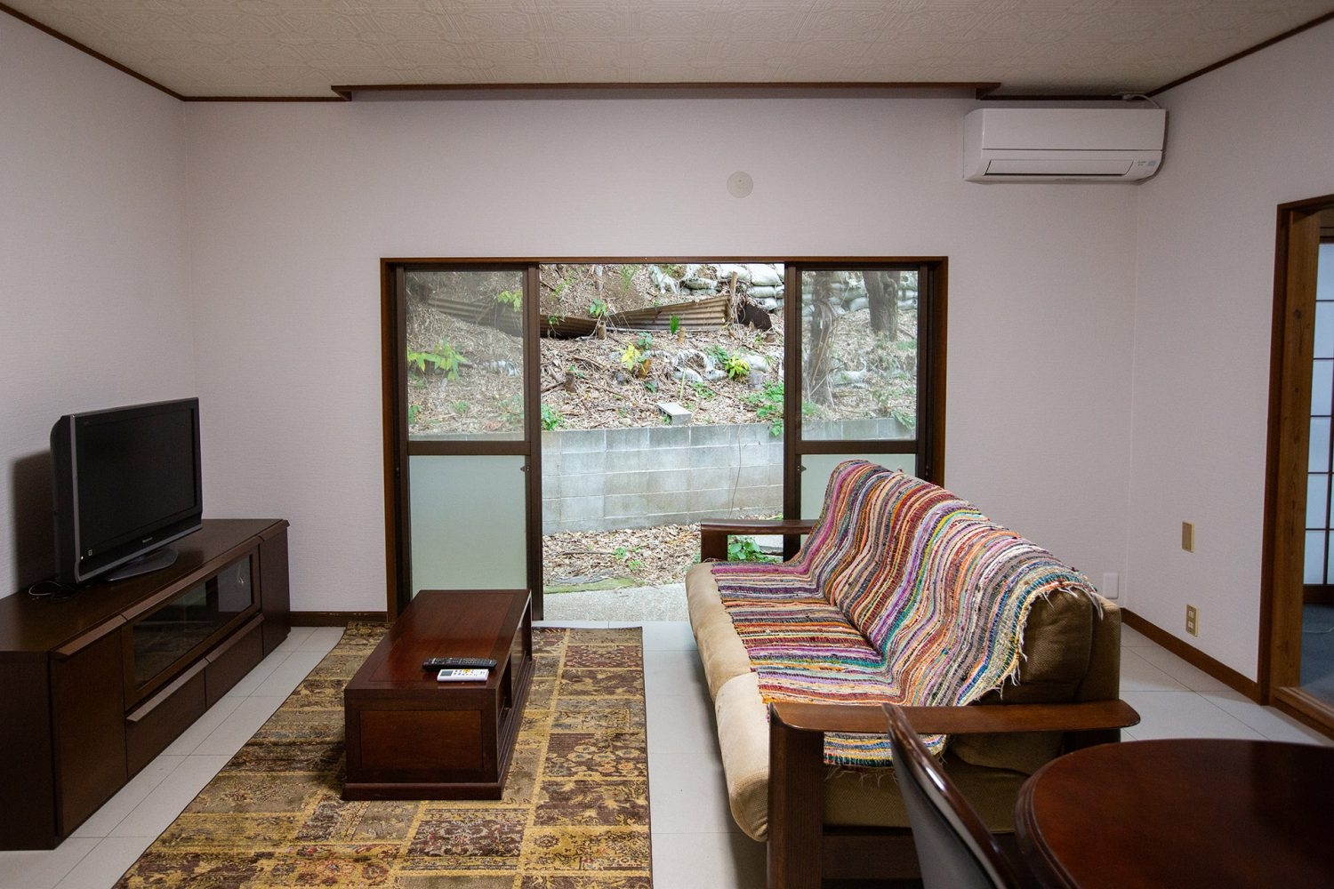 平屋棟 リビングからの窓抜け