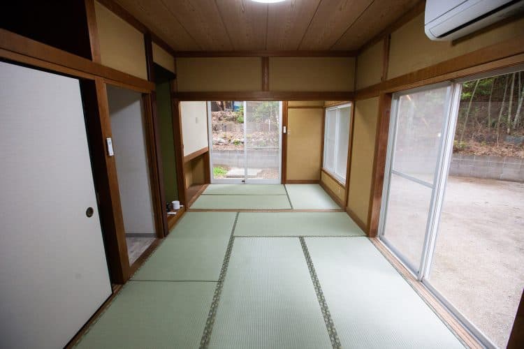 平成棟 1F和室は窓が多く外からも撮れます
