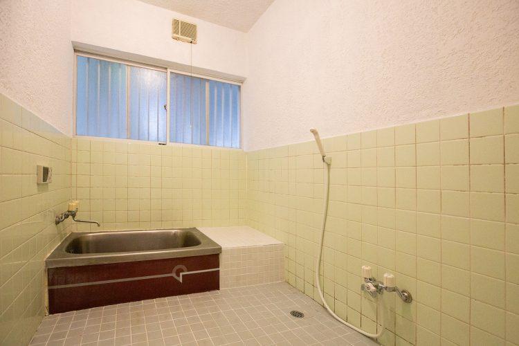 平成棟 1F風呂の広さは大家族対応