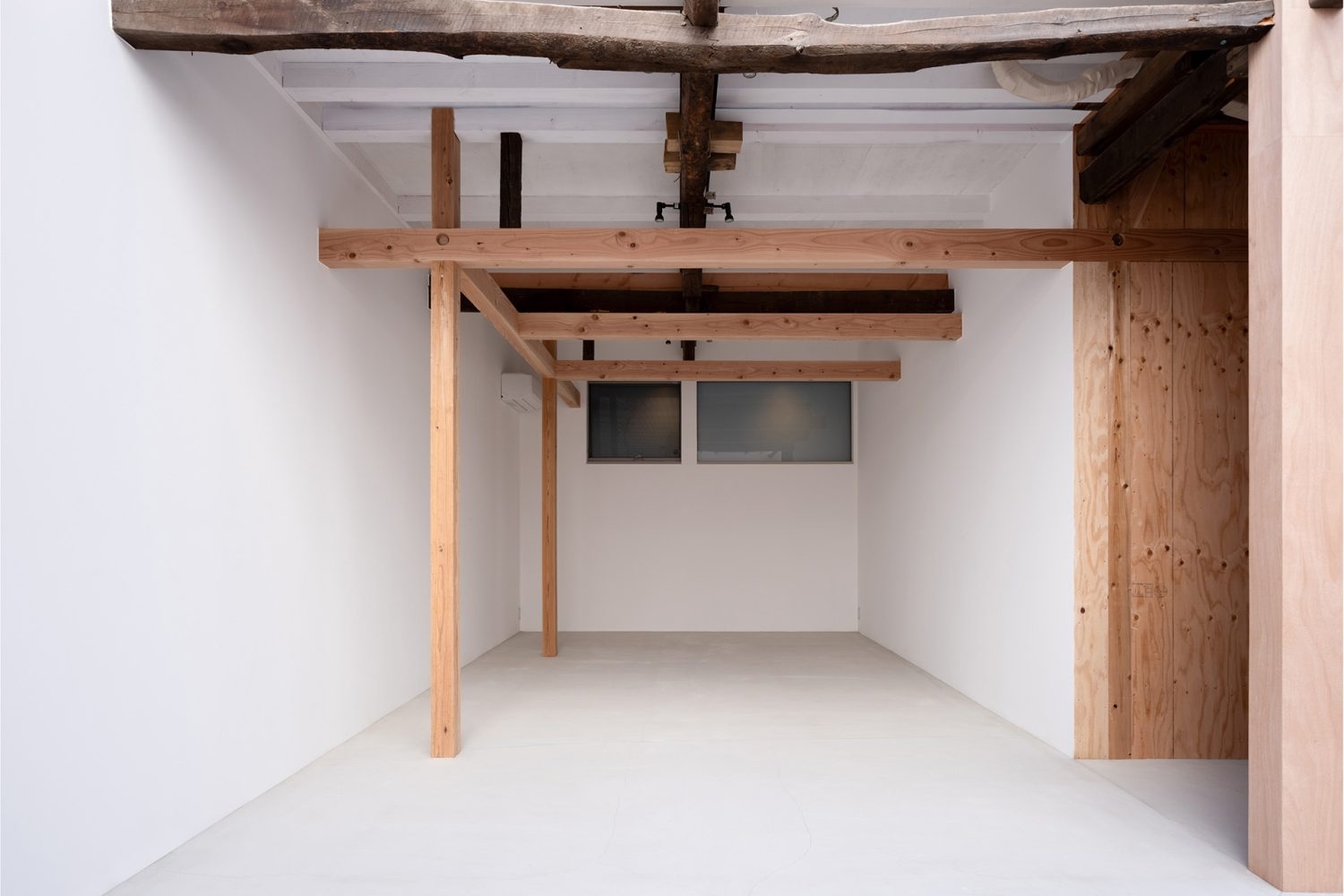 メイクスペース背面奥の空間を控室・メイク場所としても