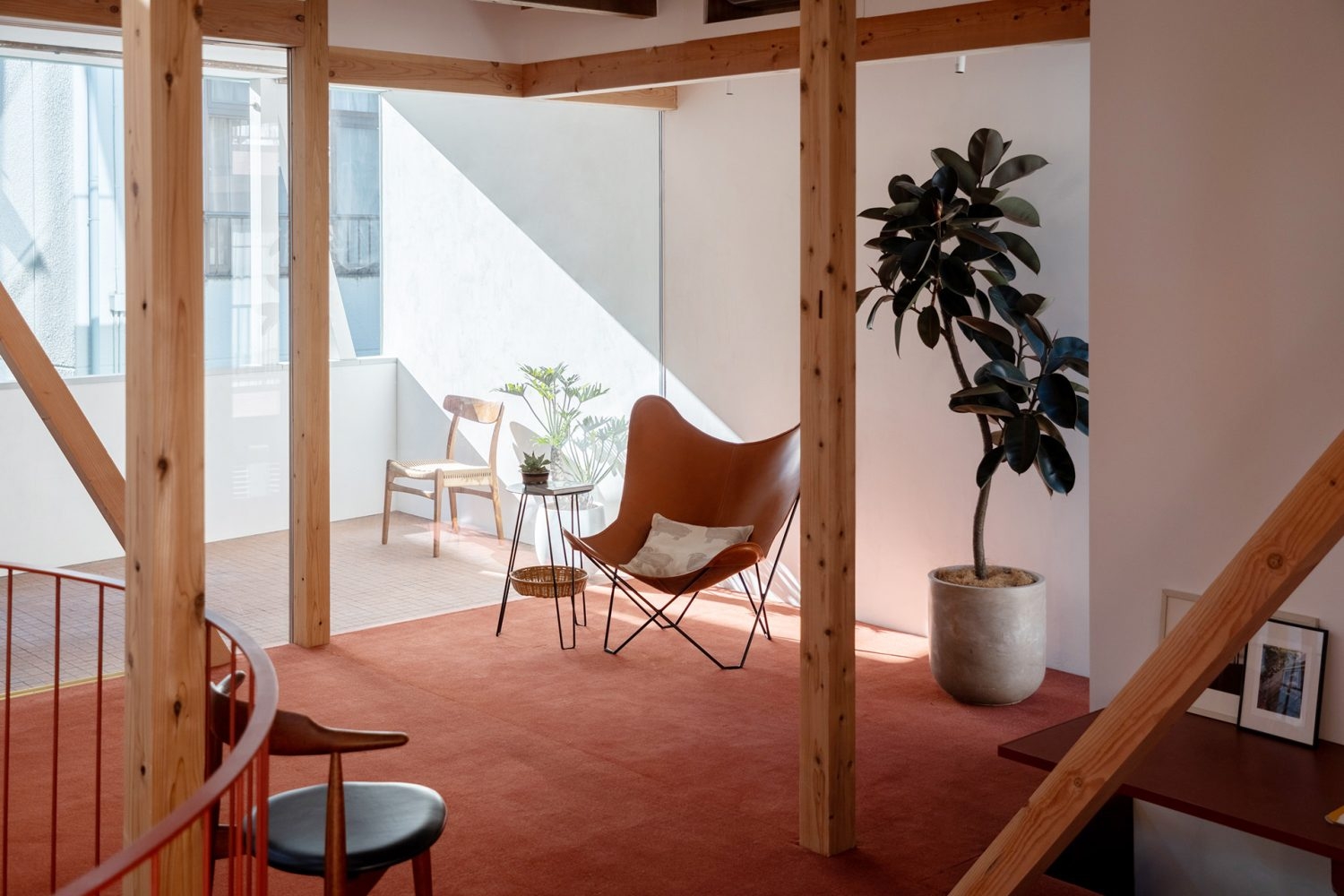 ガラス越しに繋がるバルコニー / 暮らしの撮影にも