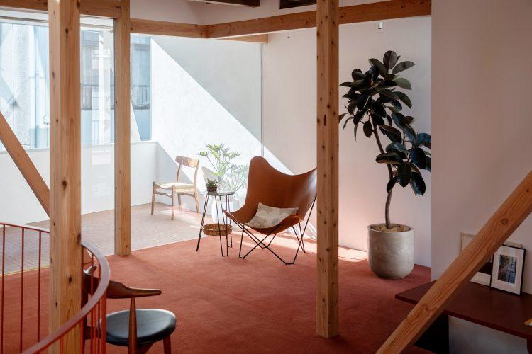 ガラス越しに繋がるバルコニー / 暮らしの撮影にも