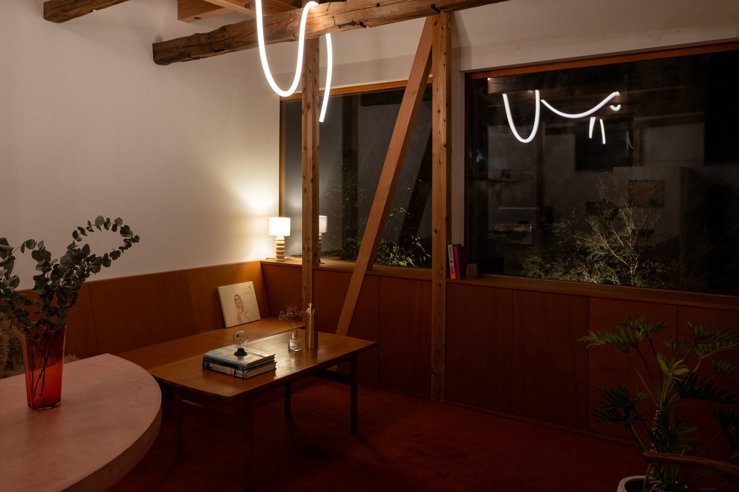 ナイトシーンの撮影可 / ライトアップされる植栽