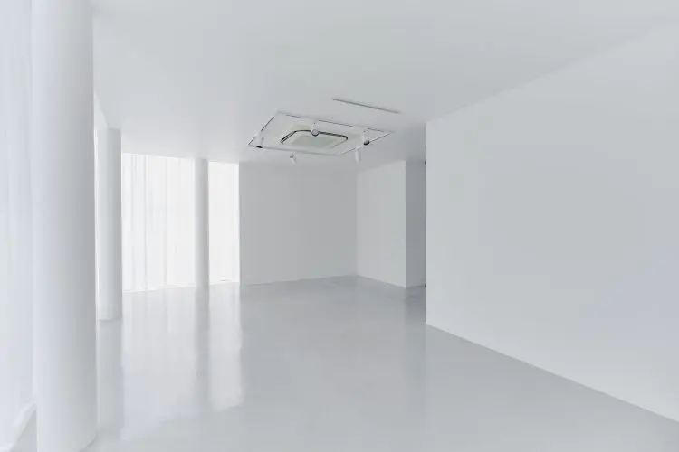 天井の高さまである大きな窓