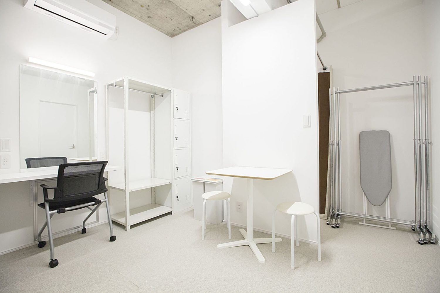 壁の向こうにフィッティングスペース