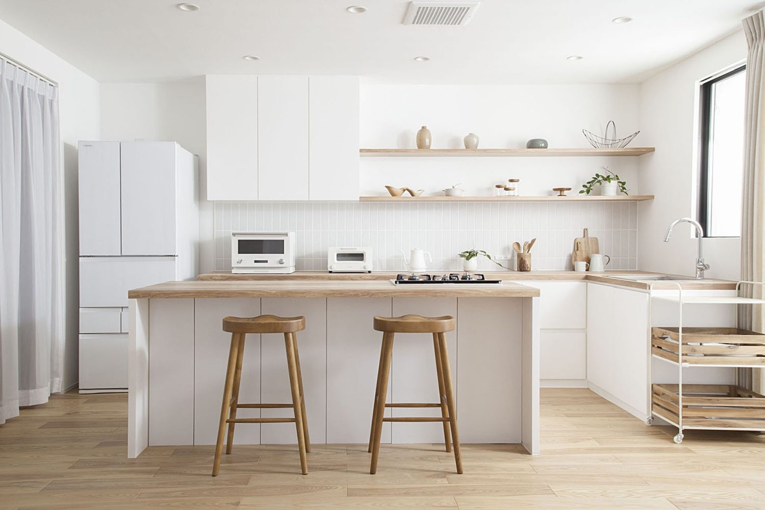 ナチュラルな雰囲気のアイランドキッチン