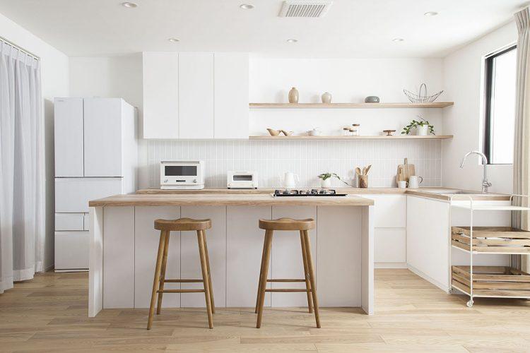 ナチュラルな雰囲気のアイランドキッチン