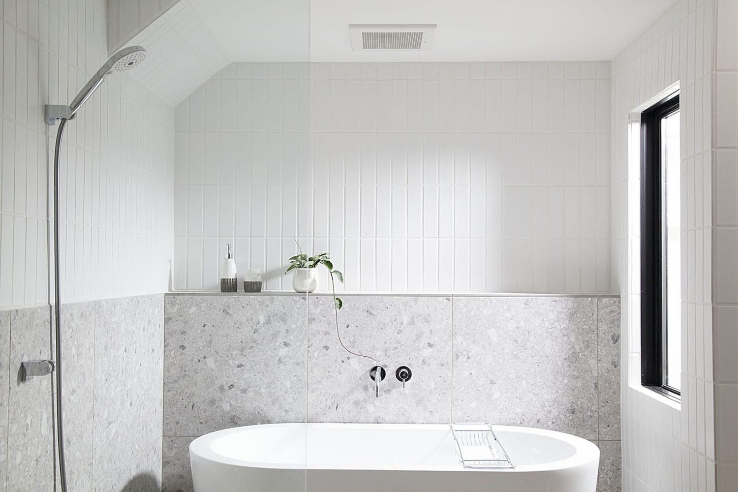 窓外照明で時間を気にせず撮影可能