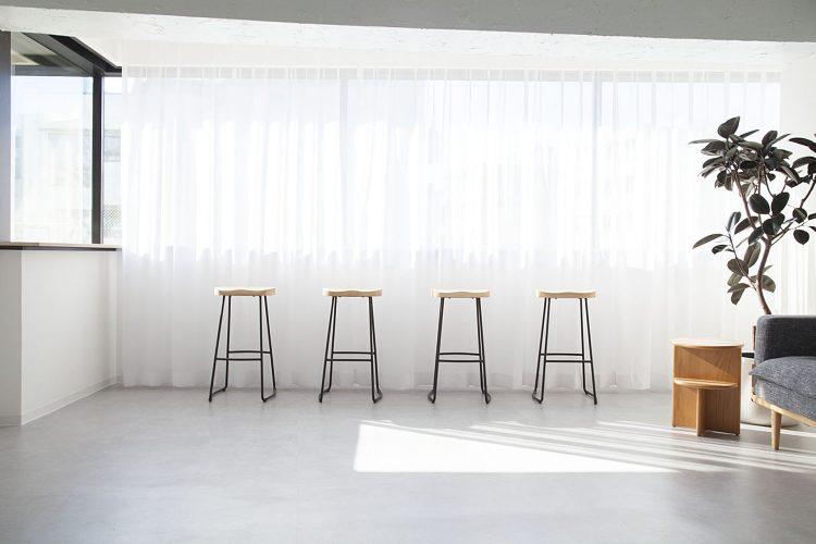 カーテンを閉めてやわらかい光