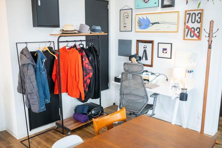 オフィスチェアで在宅ワークシーンにも