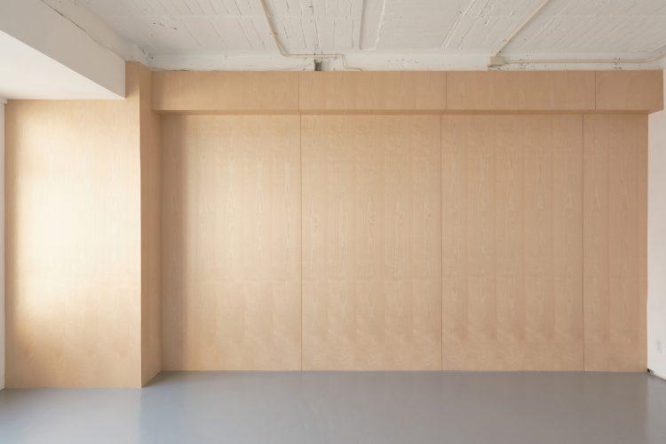 木目の壁はナチュラルなテイストに