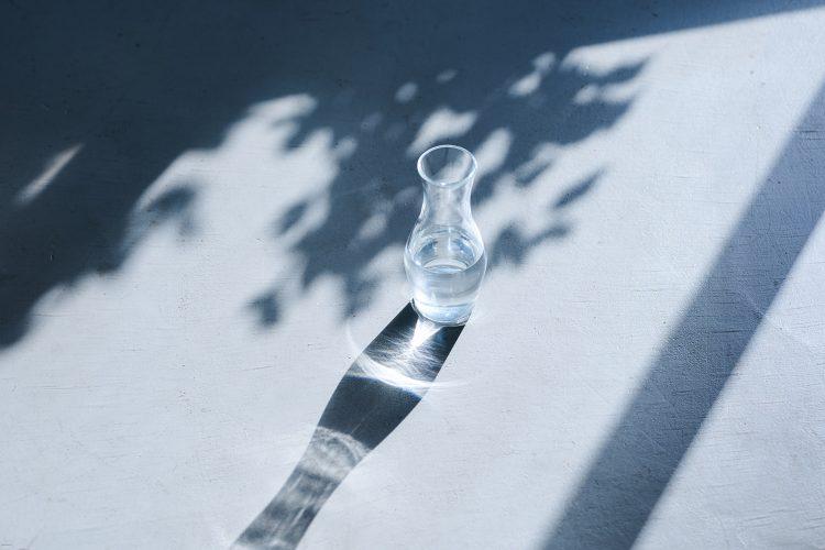 木漏れ日を活かして床面での物撮りも