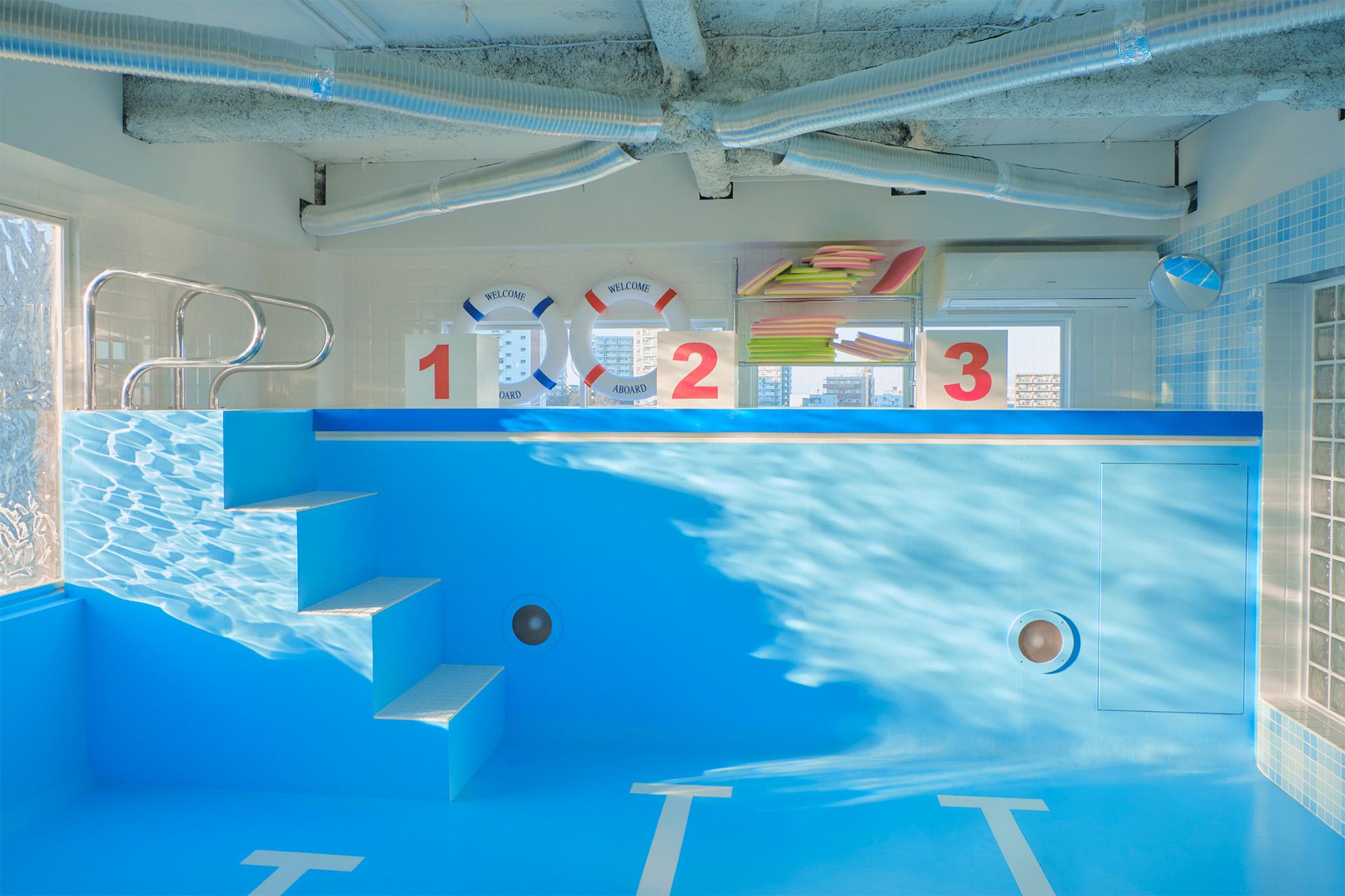 室内でプールのシチュエーションが撮影できるスタジオ