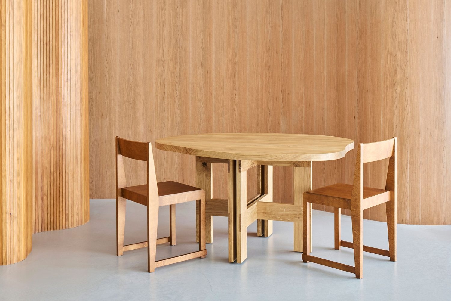 ラウンドダイニングテーブル