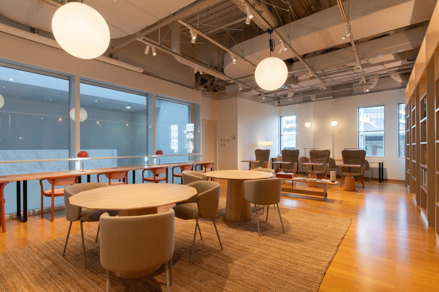 ホテルや商業施設のラウンジの雰囲気も