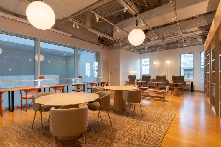 ホテルや商業施設のラウンジの雰囲気も