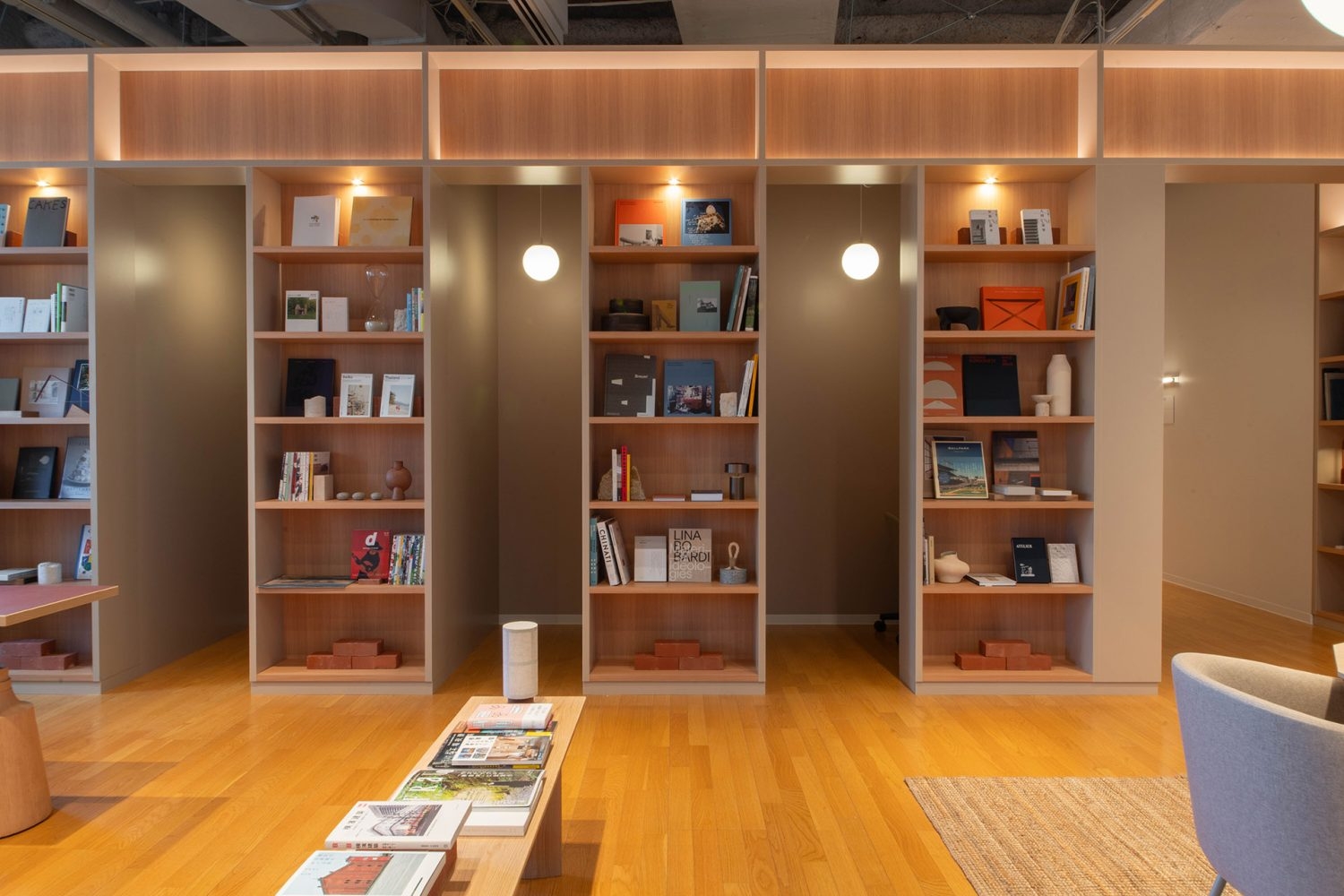 ブックストアにも見える美しい本棚