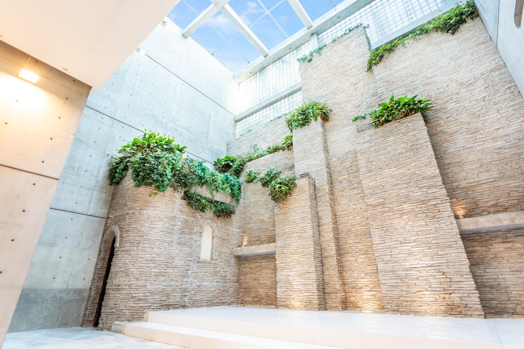 Skyhall 本物の天然石が高級感を演出