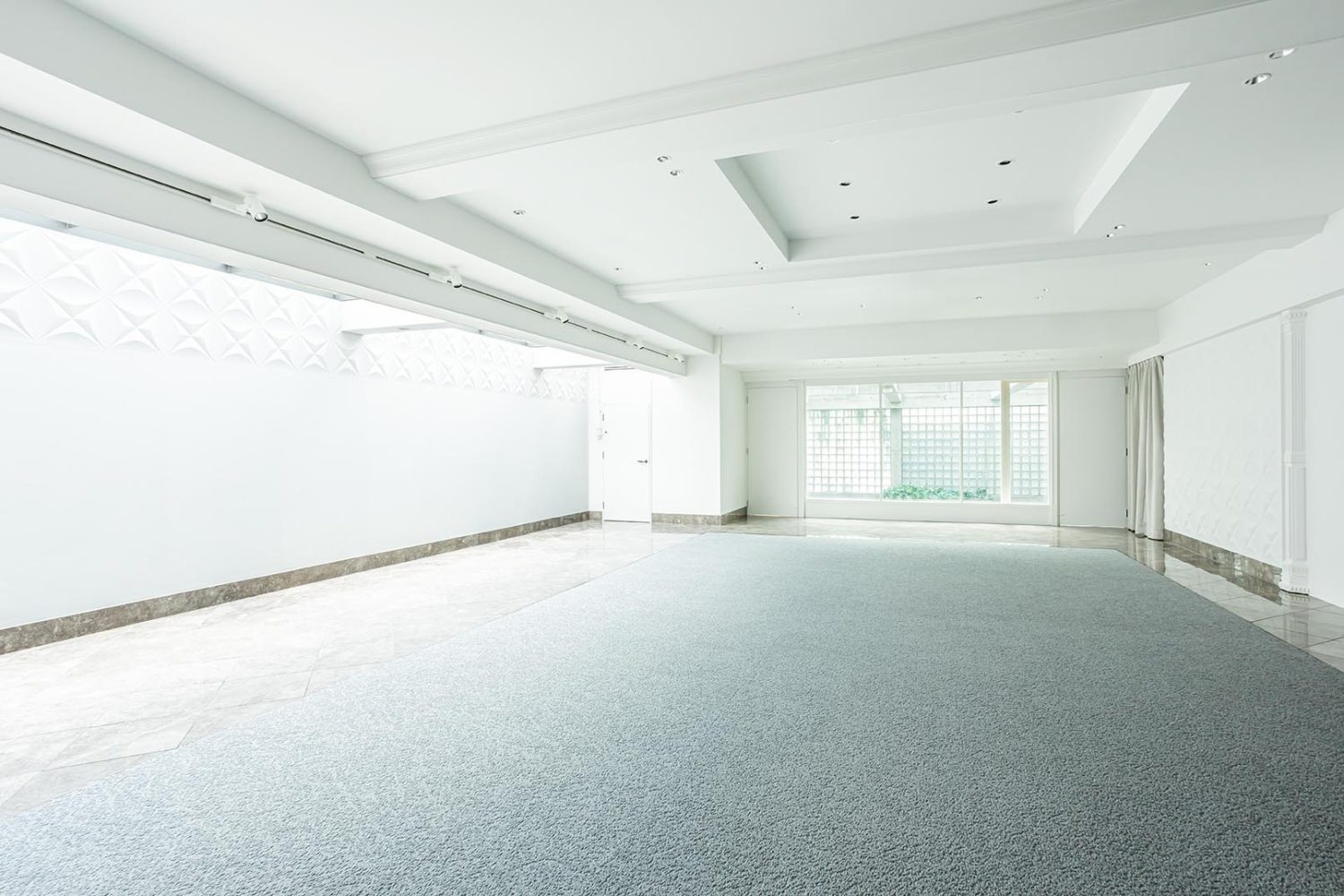 Whitehall シンプルな白いワンフロア