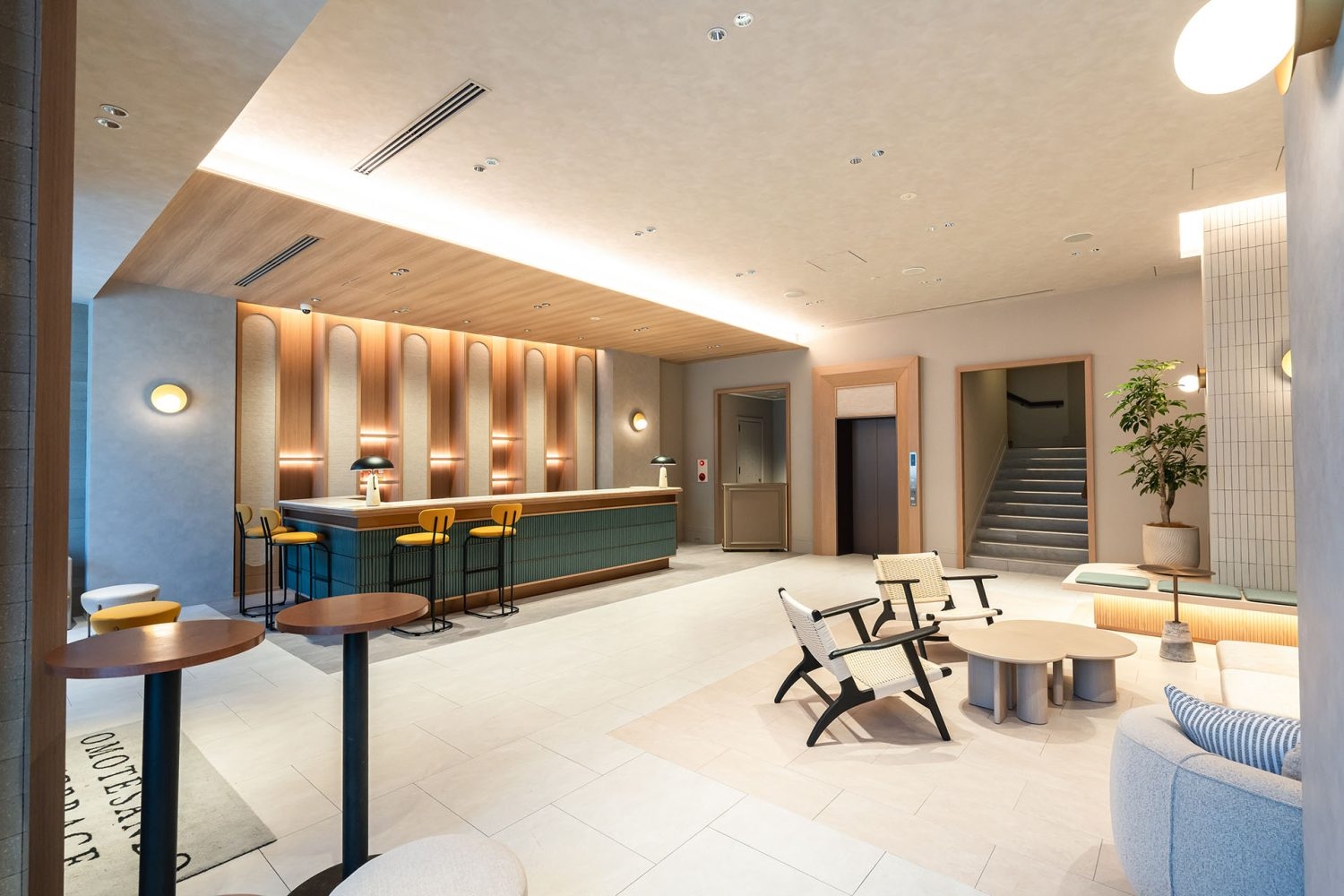 1F 海外のホテルのようなロビー