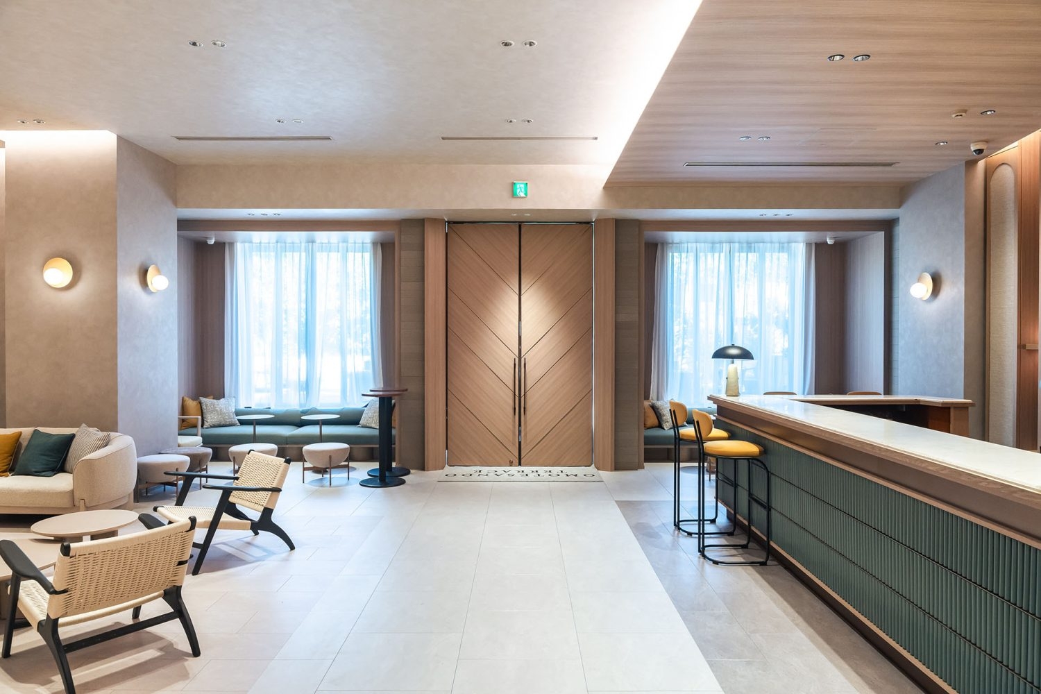 1F ドアを開けて入ってくるシーン