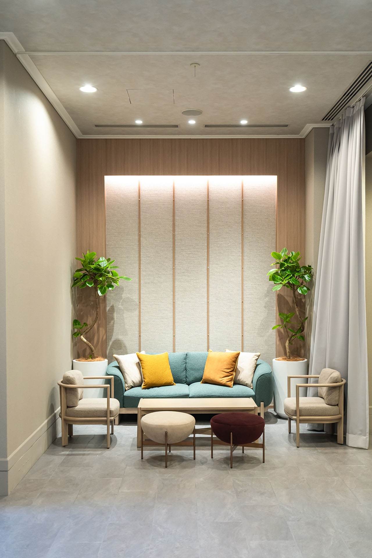 2Fバンケット前のソファセット