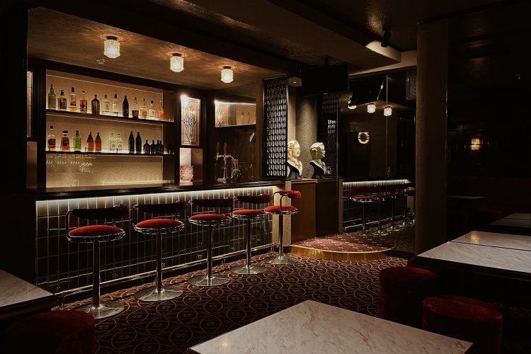 夜はネオカラオケバーとして営業(営業時間内は応相談)